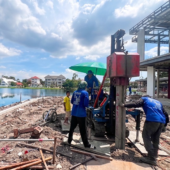 รับตอกเสาเข็มสร้างกำแพงรั้วคอนกรีตและรั้วริมน้ำ (Fence & Retaining Wall) - รับตอกเสาเข็มไมโครไพล์ไทรน้อย - ซีแอลพี เอ็นเตอร์ไพล์ โกรท